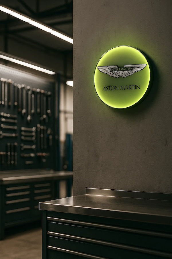 Aston Martin LED-Leuchte - LEDaura personalisierte LED-Leuchte