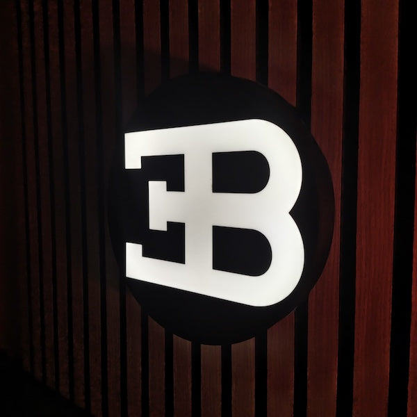 Bugatti LED-Leuchte - LEDaura personalisierte LED-Leuchte