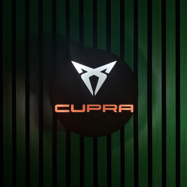 Cupra LED-Leuchte - LEDaura personalisierte LED-Leuchte