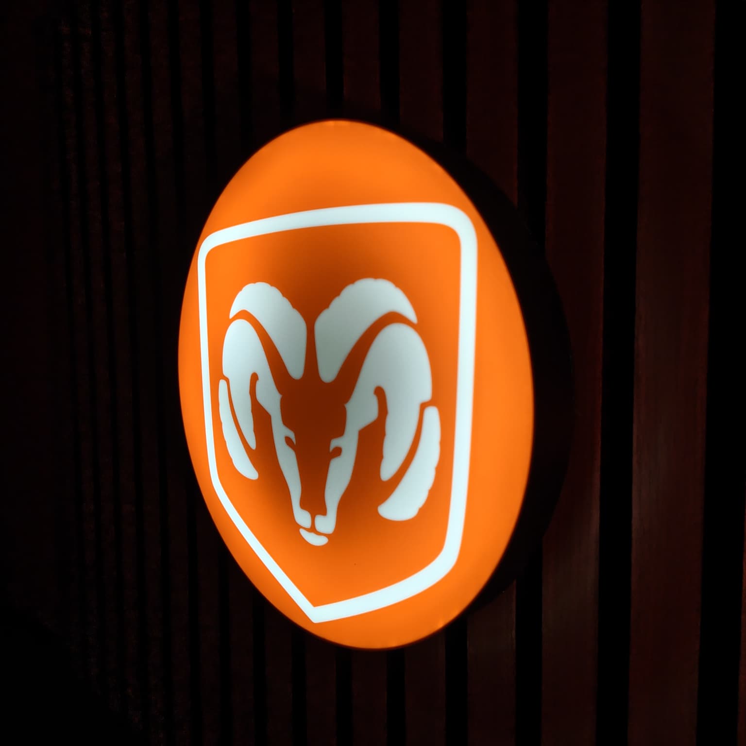 Dodge Ram LED-Leuchte I - LEDaura personalisierte LED-Leuchte