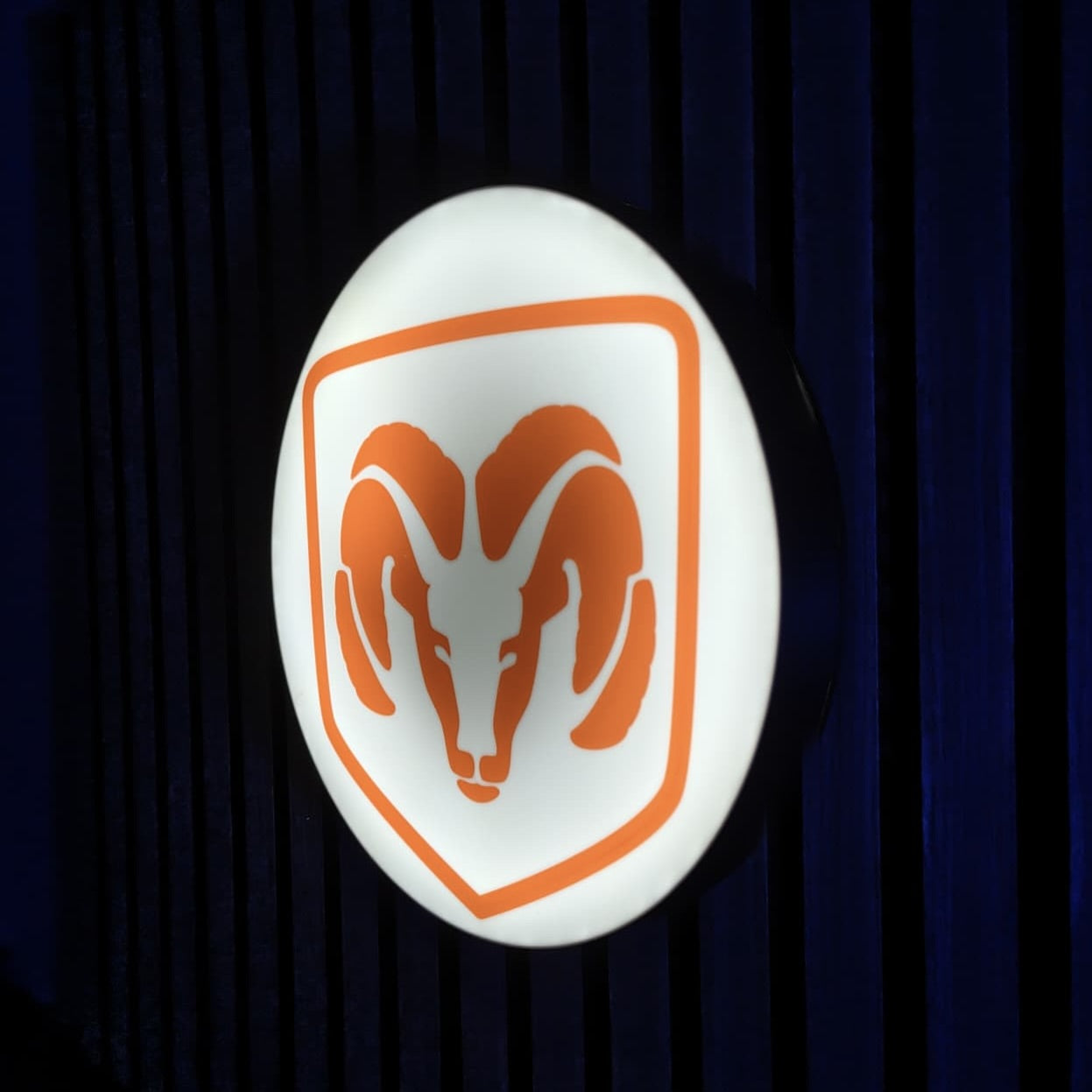 Dodge Ram LED-Leuchte II - LEDaura personalisierte LED-Leuchte