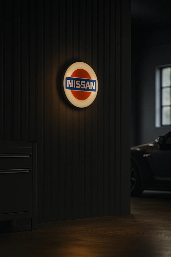 Nissan LED-Leuchte ALT - LEDaura personalisierte LED-Leuchte