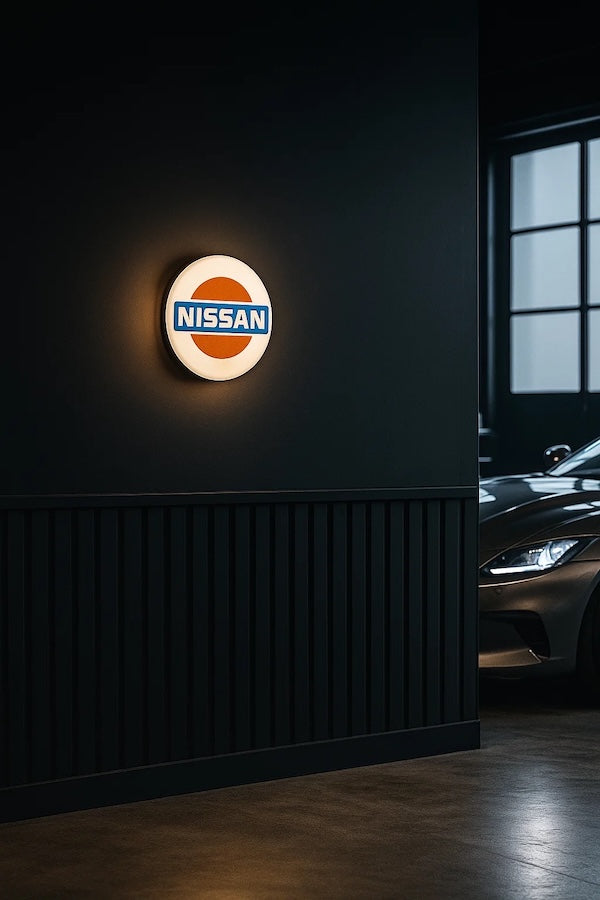 Nissan LED-Leuchte ALT - LEDaura personalisierte LED-Leuchte