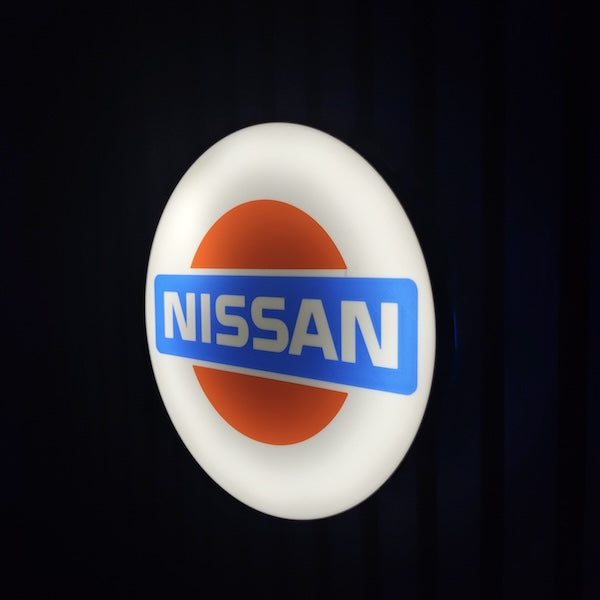 Nissan LED-Leuchte ALT - LEDaura personalisierte LED-Leuchte