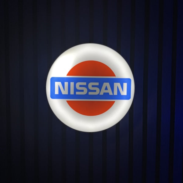 Nissan LED-Leuchte ALT - LEDaura personalisierte LED-Leuchte