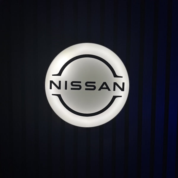 Nissan LED-Leuchte NEU - LEDaura personalisierte LED-Leuchte