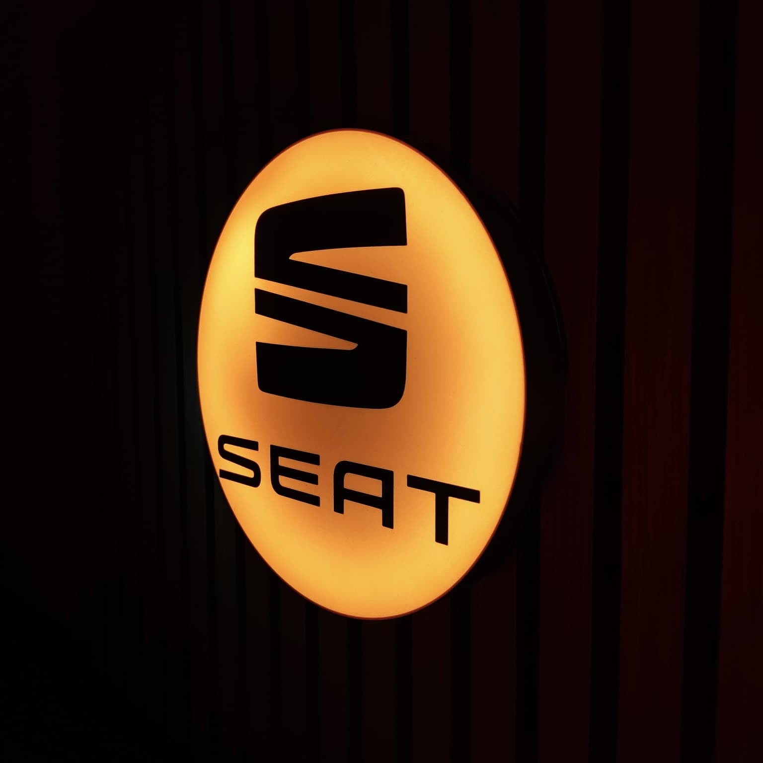 Seat LED-Leuchte - LEDaura personalisierte LED-Leuchte